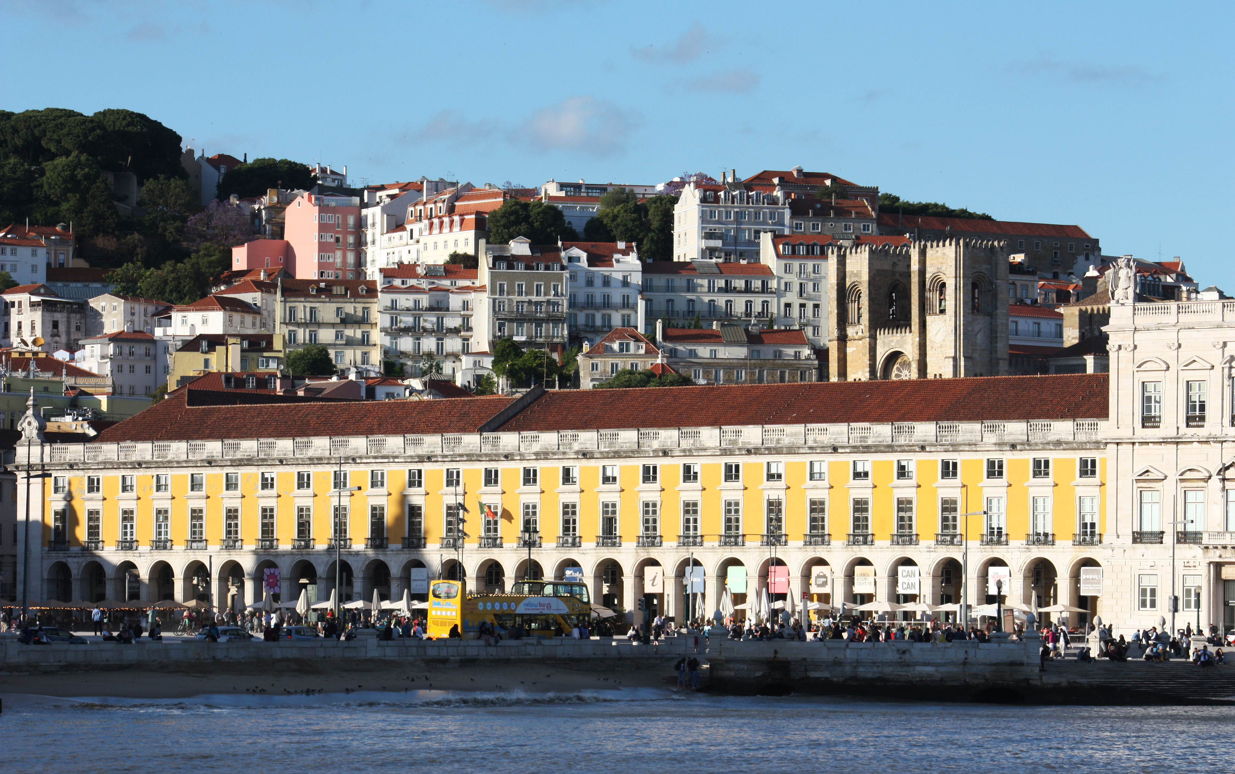 Blick vom Tejo auf die Stadt