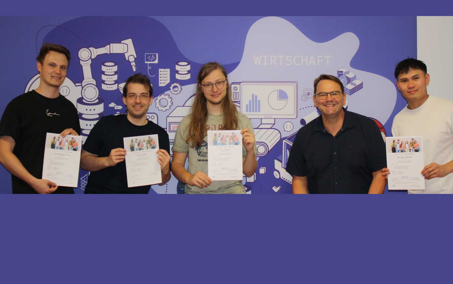 Schüler mit den erfolgreichen SAP Zertifikaten